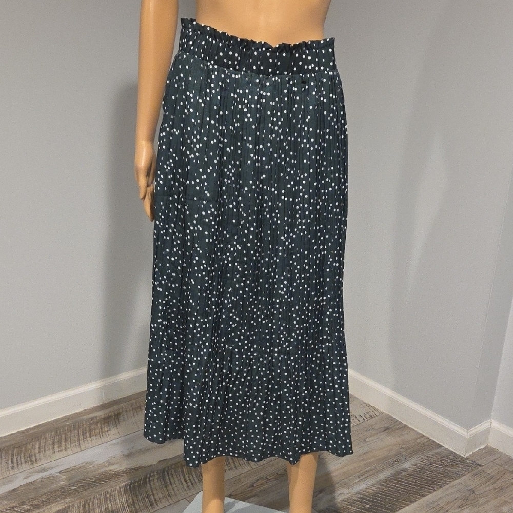 Chic Green and White Dotted A-Line Skirt